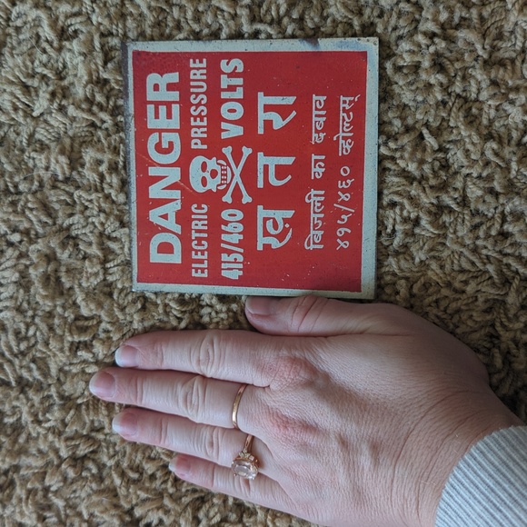 Small metal Danger sign Vintage - Picture 2 of 2